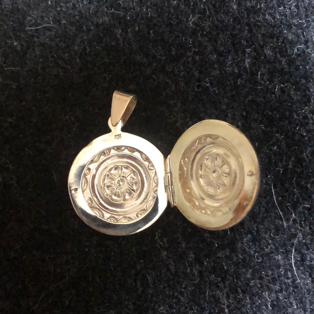 Silver Locket - Picture 2 of 3